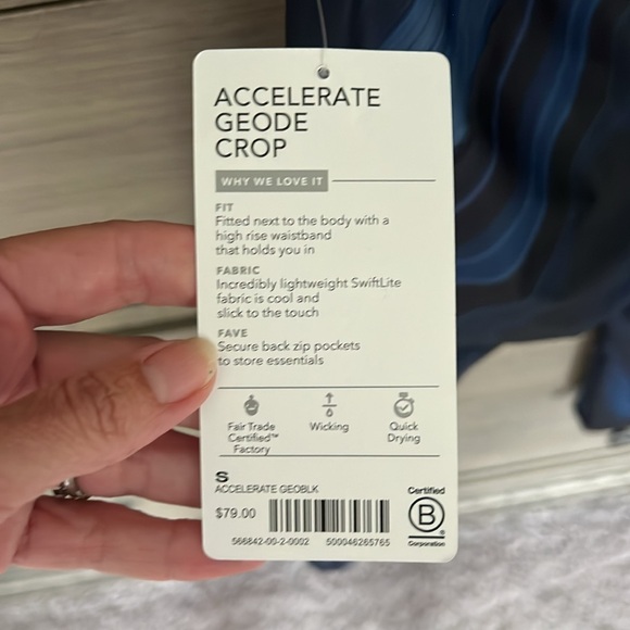 NWT Athleta Accelerate Geode Crop size Small. Approximate measurements in pics. - Picture 4 of 9